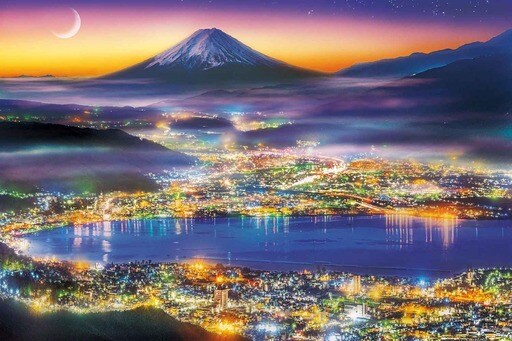 街明かりに浮かぶ富士