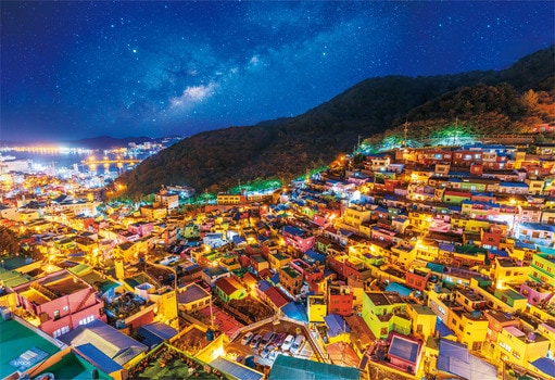 甘川文化村（カムチョンムナマウル）の夜景―韓国